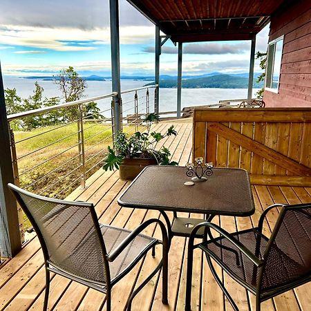 Shangri-La Oceanfront Vacation Home Bedwell Harbour 外观 照片