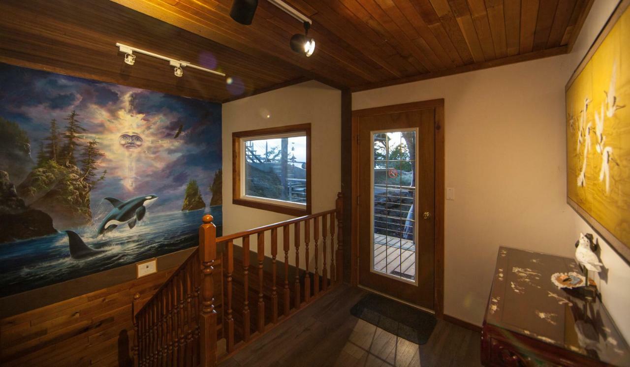Shangri-La Oceanfront Vacation Home Bedwell Harbour 外观 照片