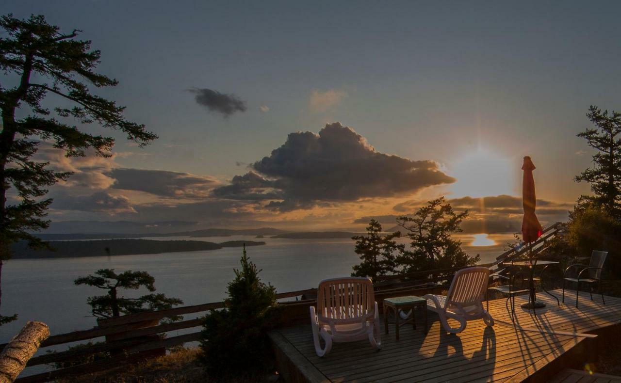 Shangri-La Oceanfront Vacation Home Bedwell Harbour 外观 照片